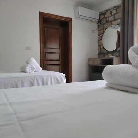 G&K Garden Hotel Берат Экстерьер фото