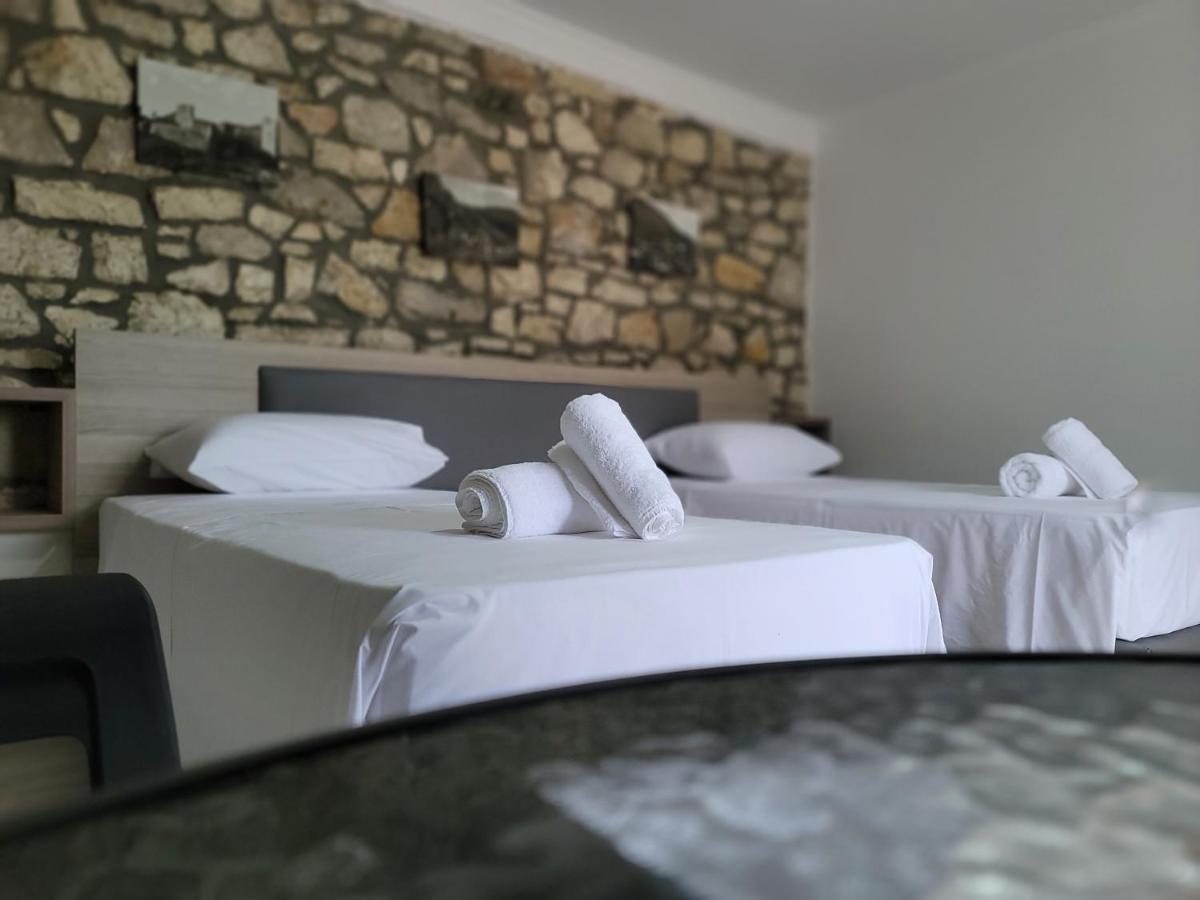 G&K Garden Hotel Берат Экстерьер фото