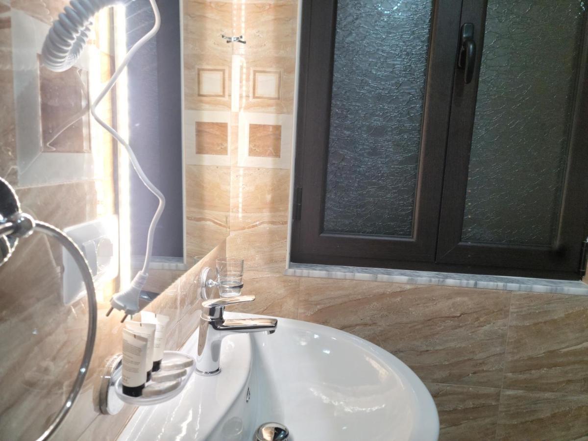 G&K Garden Hotel Берат Экстерьер фото
