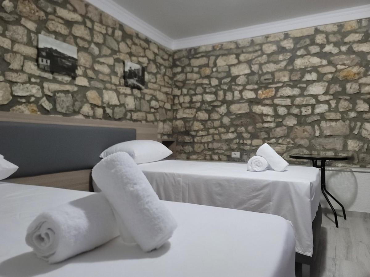 G&K Garden Hotel Берат Экстерьер фото