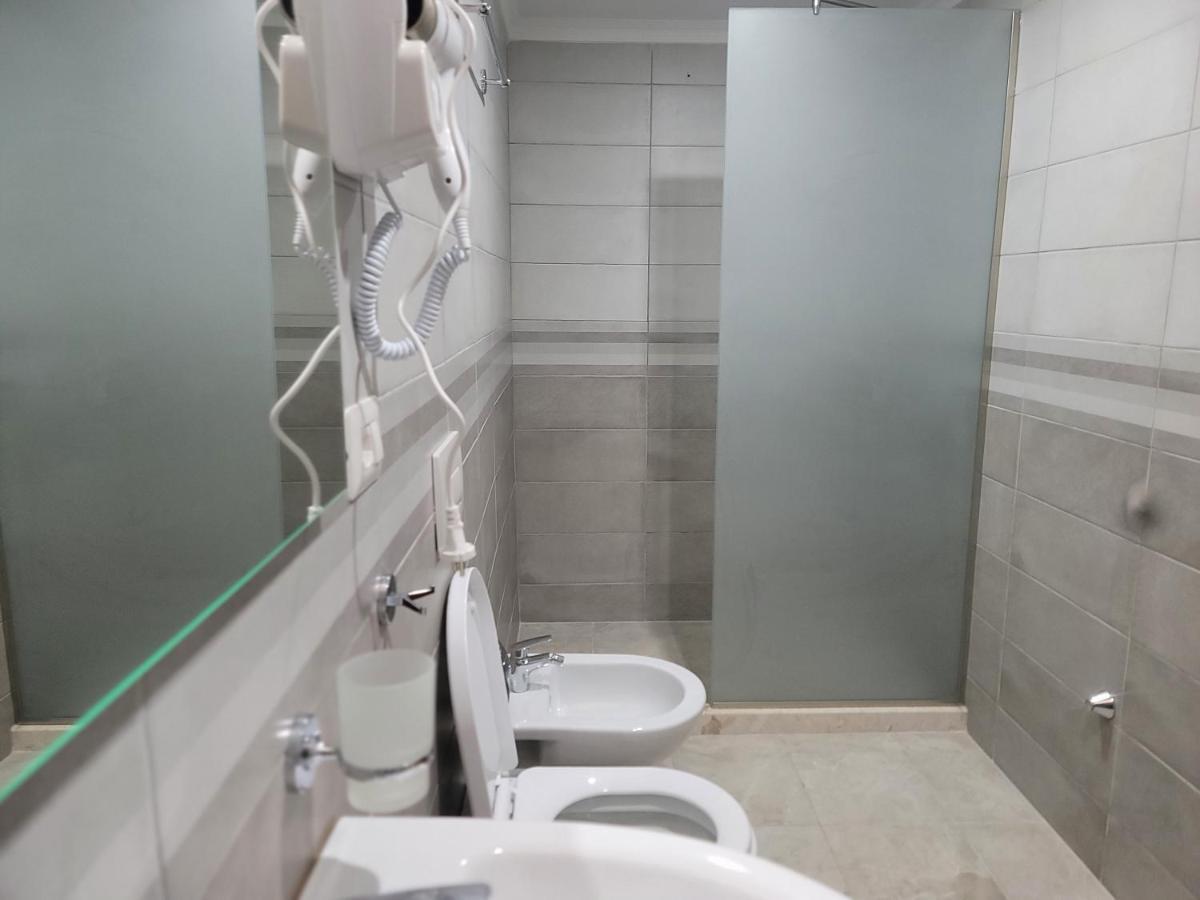 G&K Garden Hotel Берат Экстерьер фото