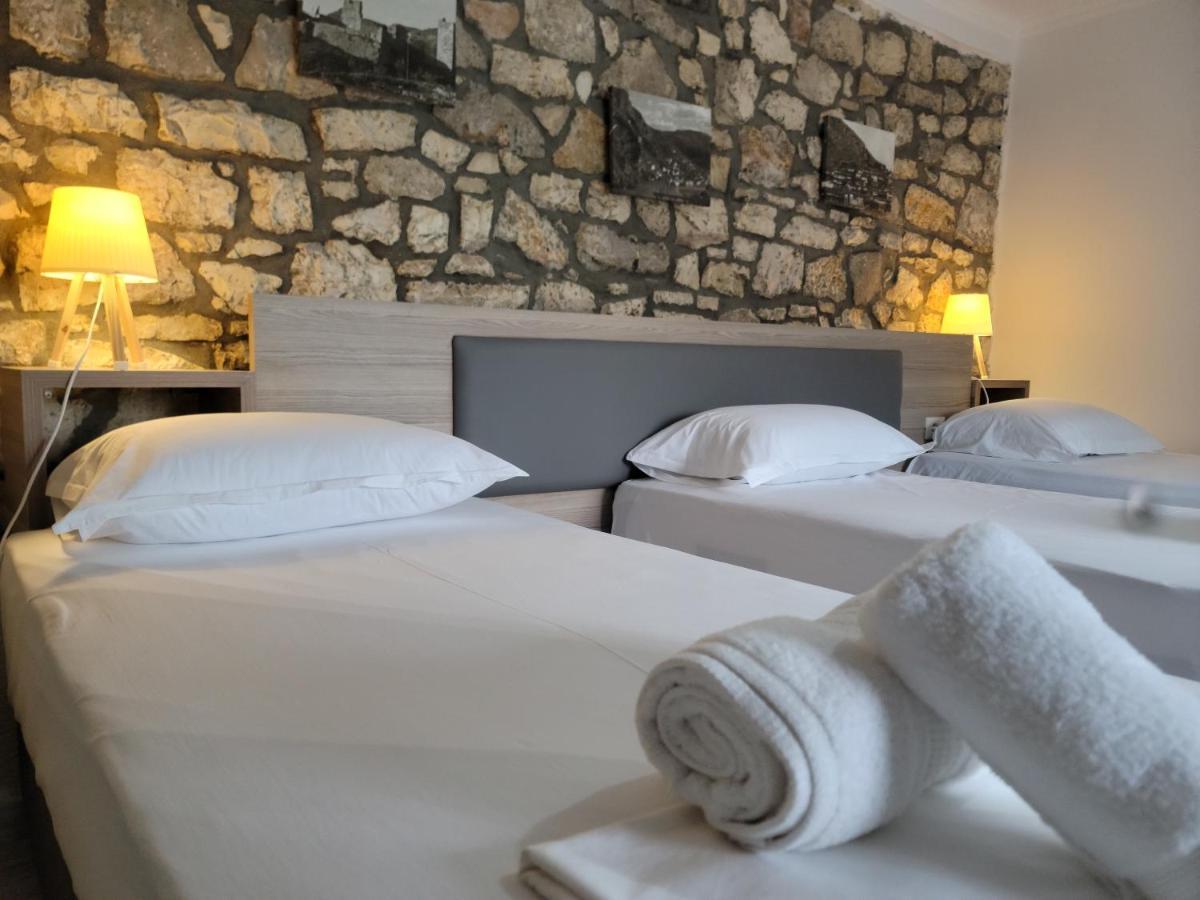 G&K Garden Hotel Берат Экстерьер фото